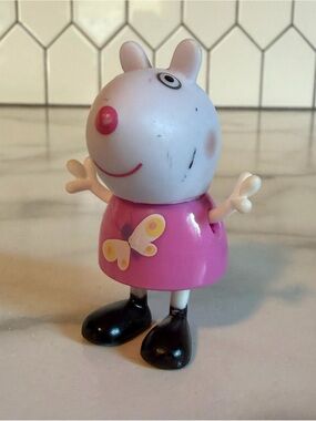 Peppa Pig Suzy Sheep in Pink Butterfly Dress Mini Figure